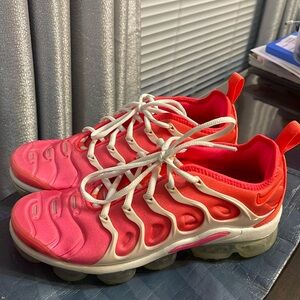 Woman’s size 8 Nike air vapor max plus pink white blast 2020 shoes sneakers